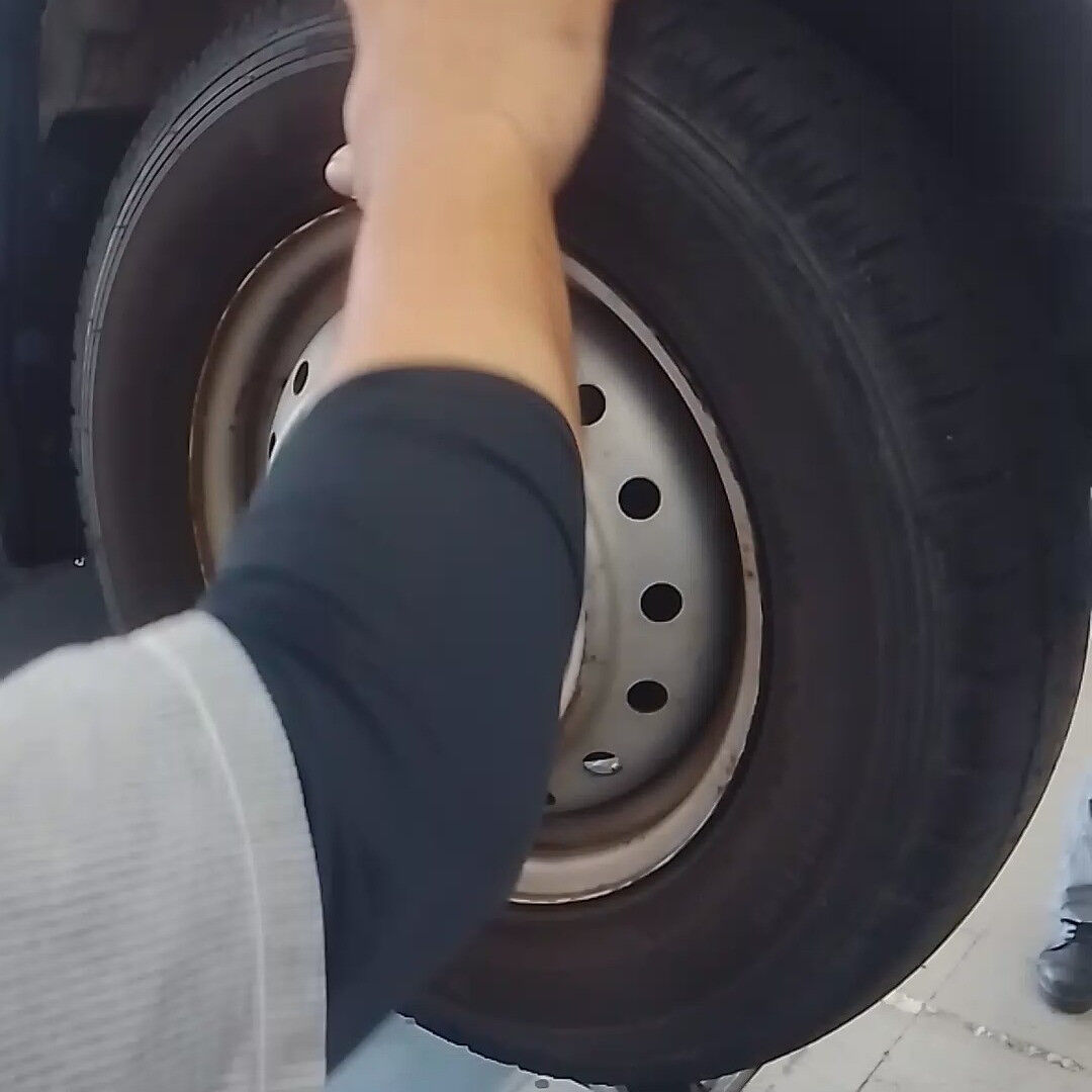 本日はフロントホイールベアリングの交換をします！🚗💨最近、走
