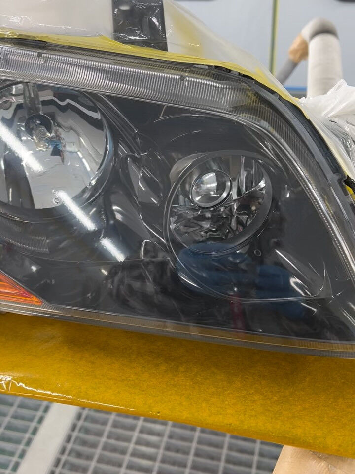 車のヘッドライトがくすんで白っぽくなってしまうと、どうしても