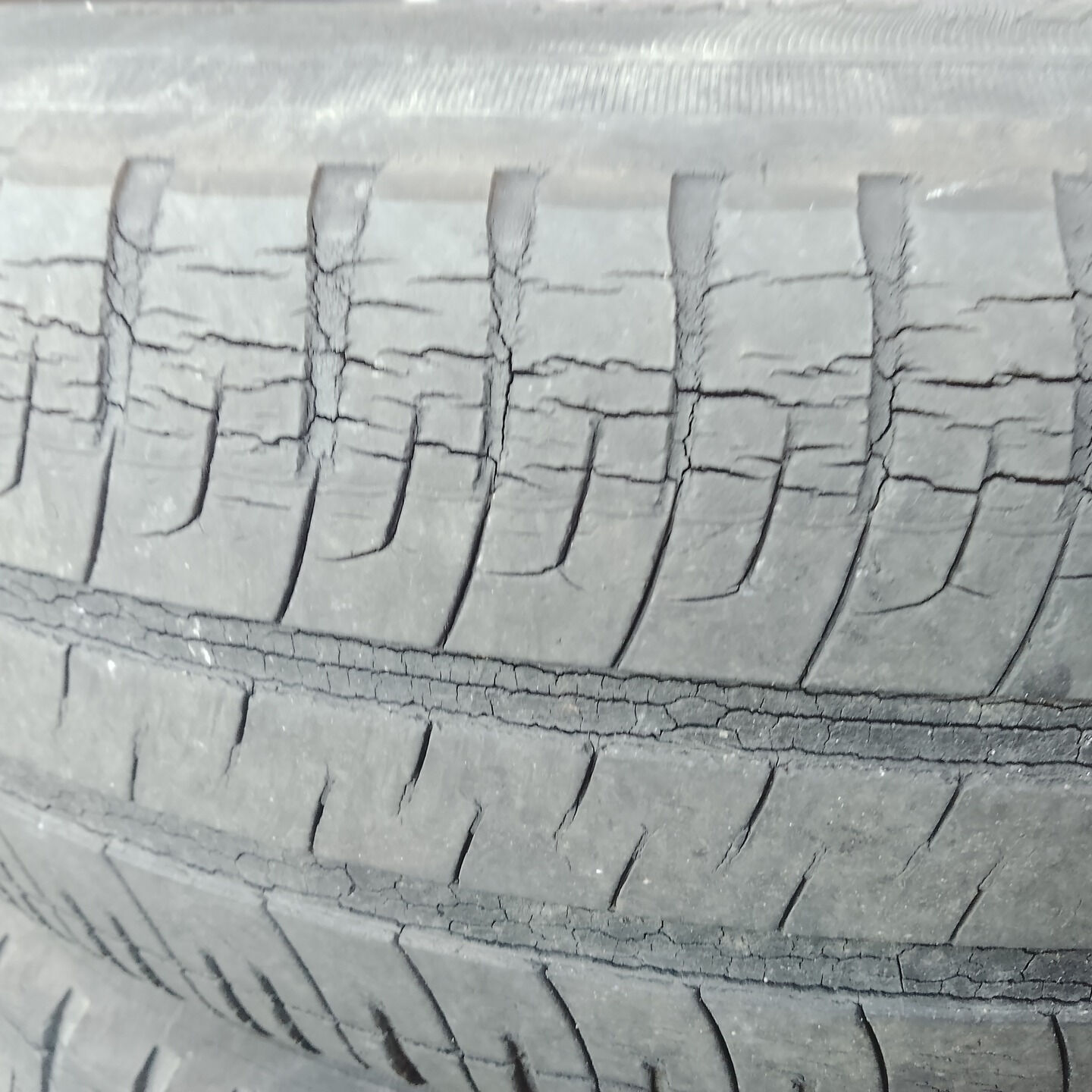 長期休暇が近づいてきたら、お出かけ前に車のメンテナンスを忘れ