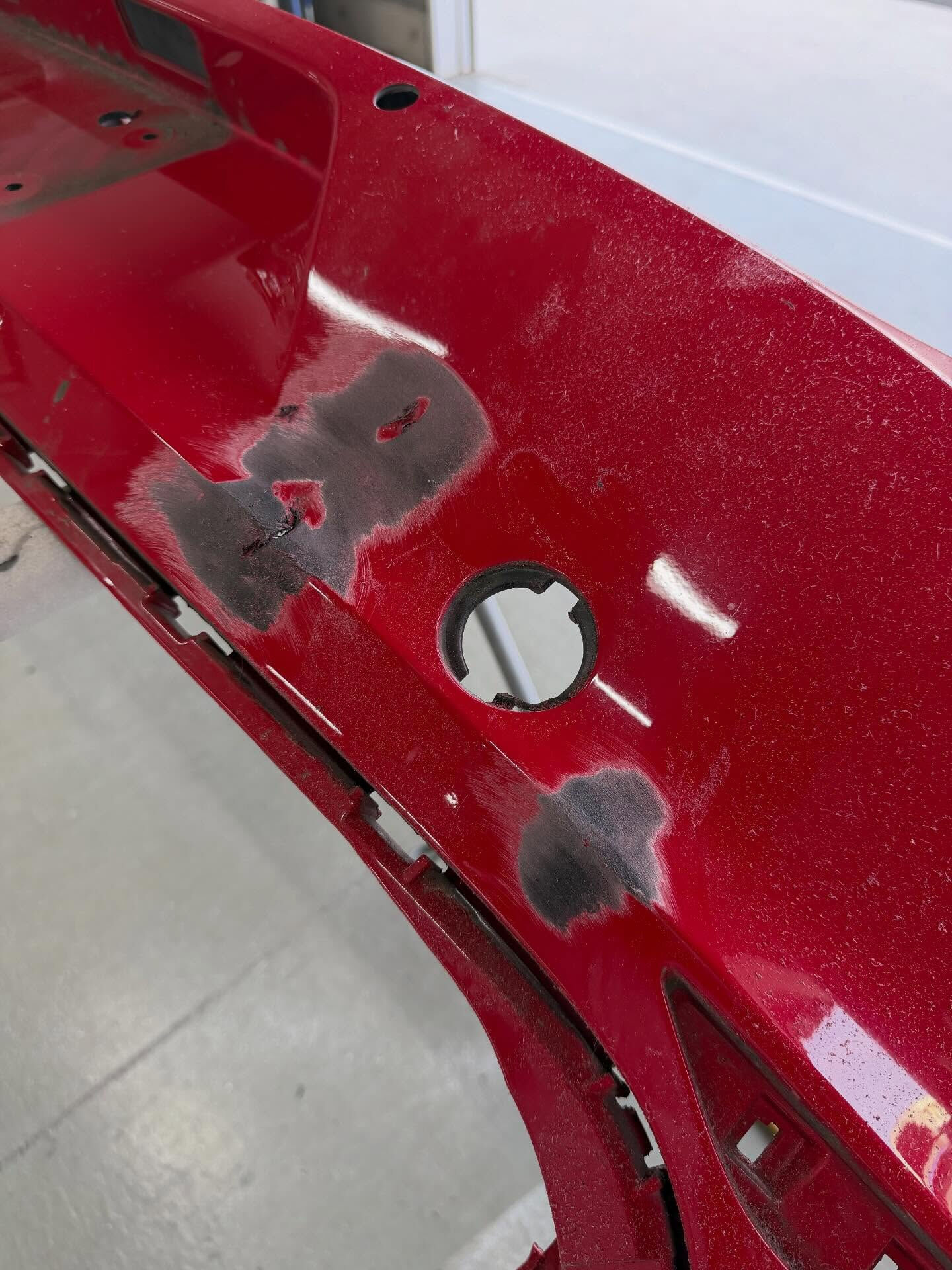 外車のバンパー修理って、正直ちょっとドキドキしますよね
