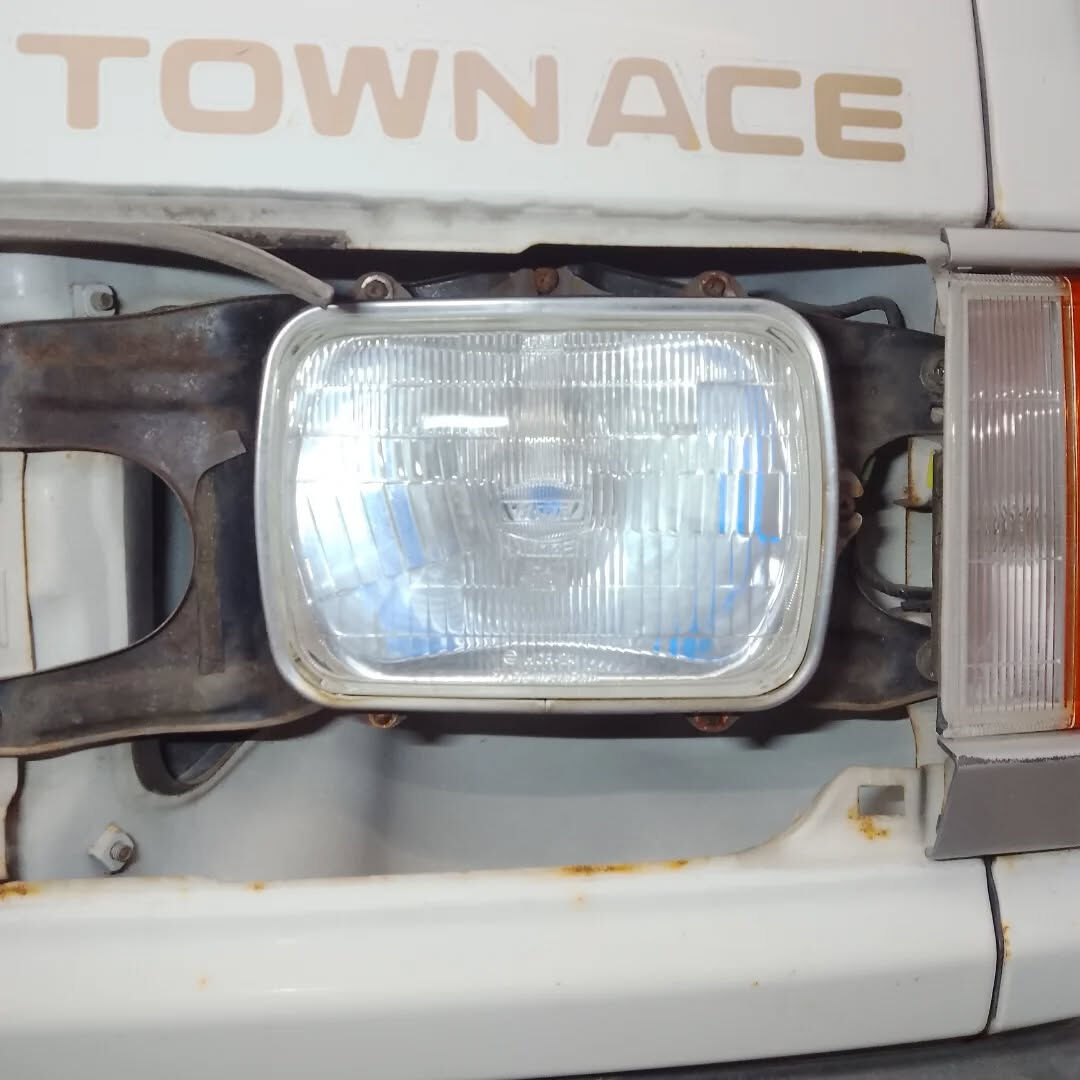 🚗💡車のヘッドライトって、結構見落としがちな部分かもしれない