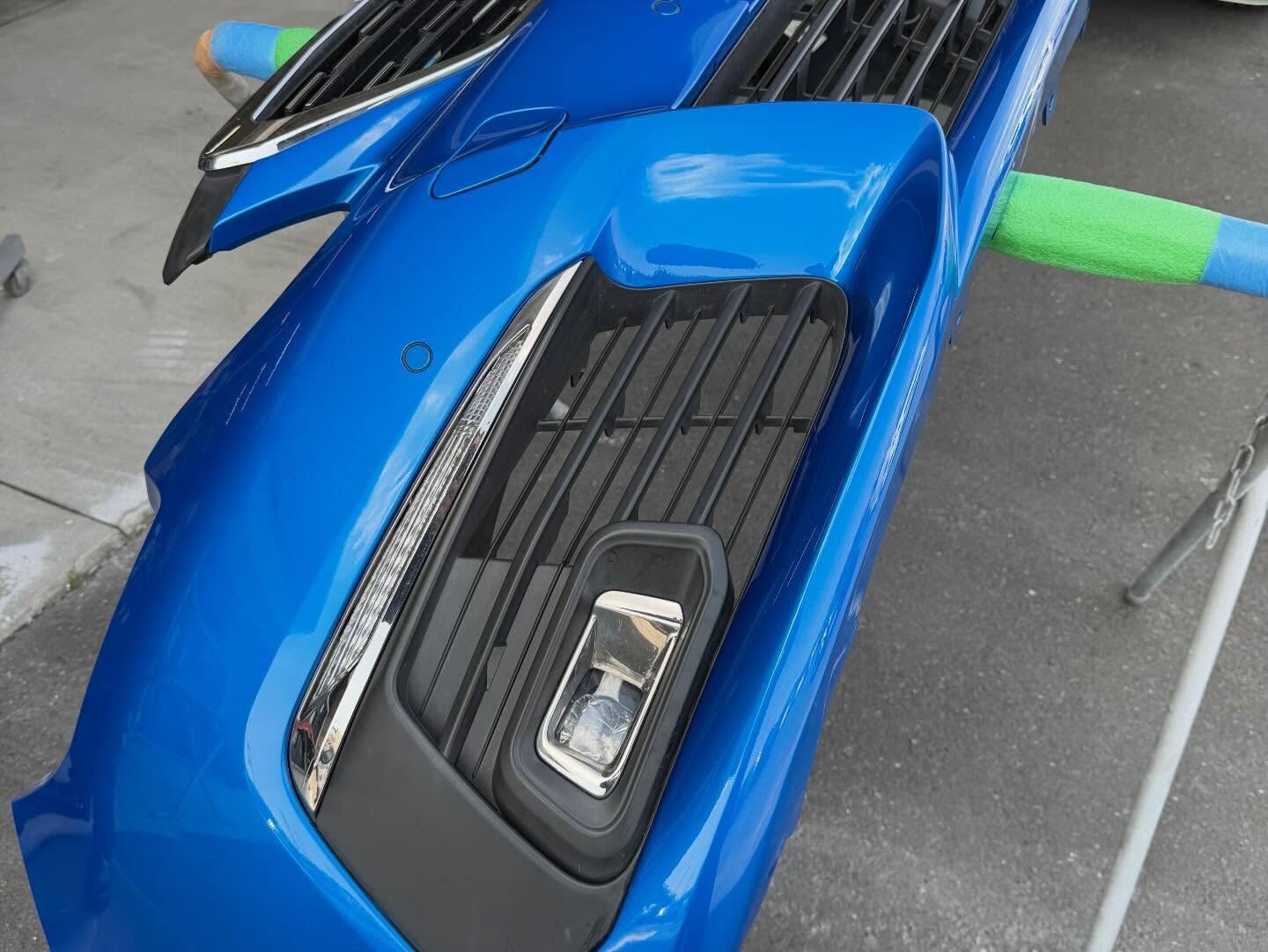 外車のバンパーの傷はちょっと気になるものですよね