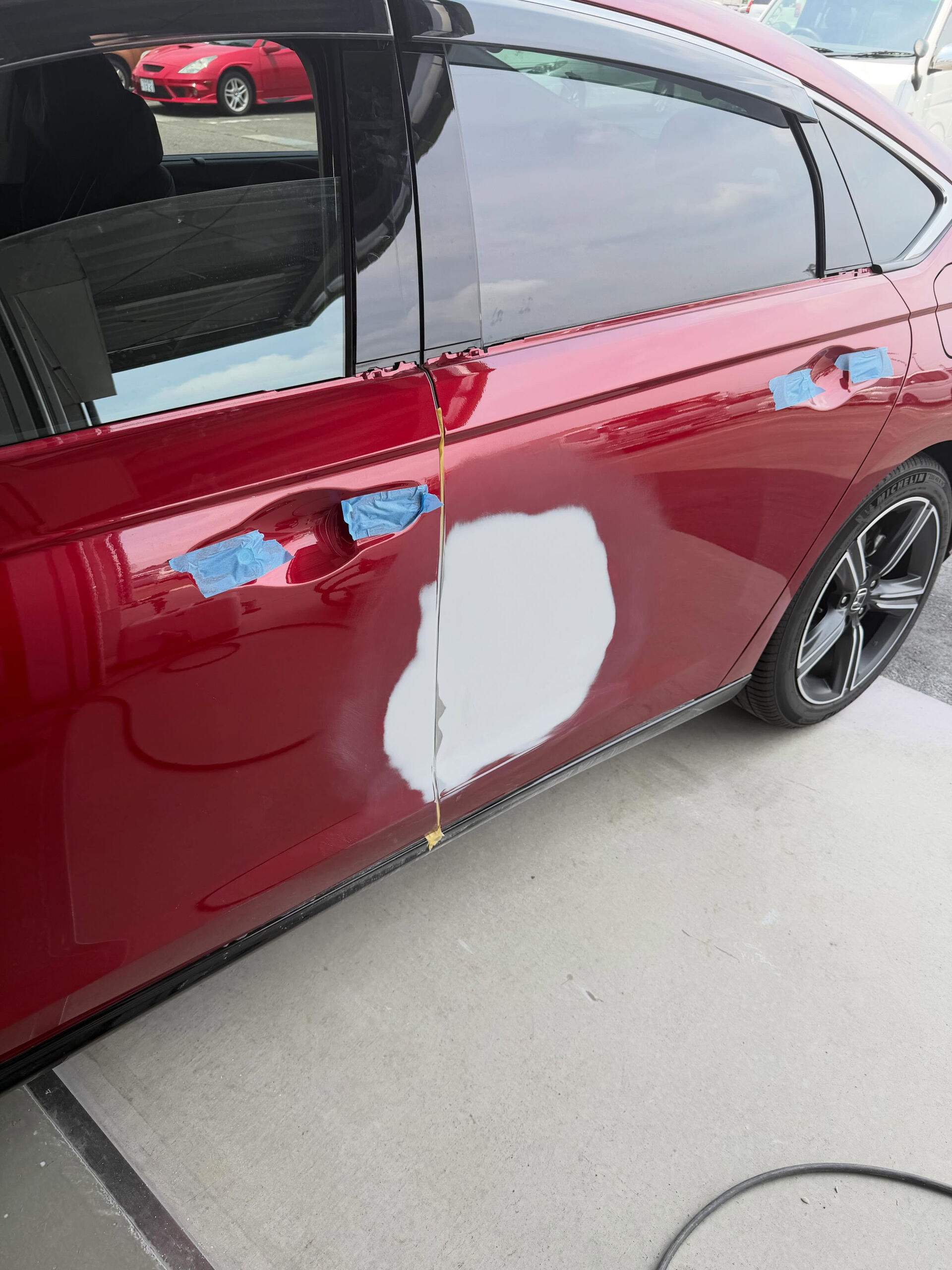 赤い車を完璧に仕上げるのは一苦労ですよね