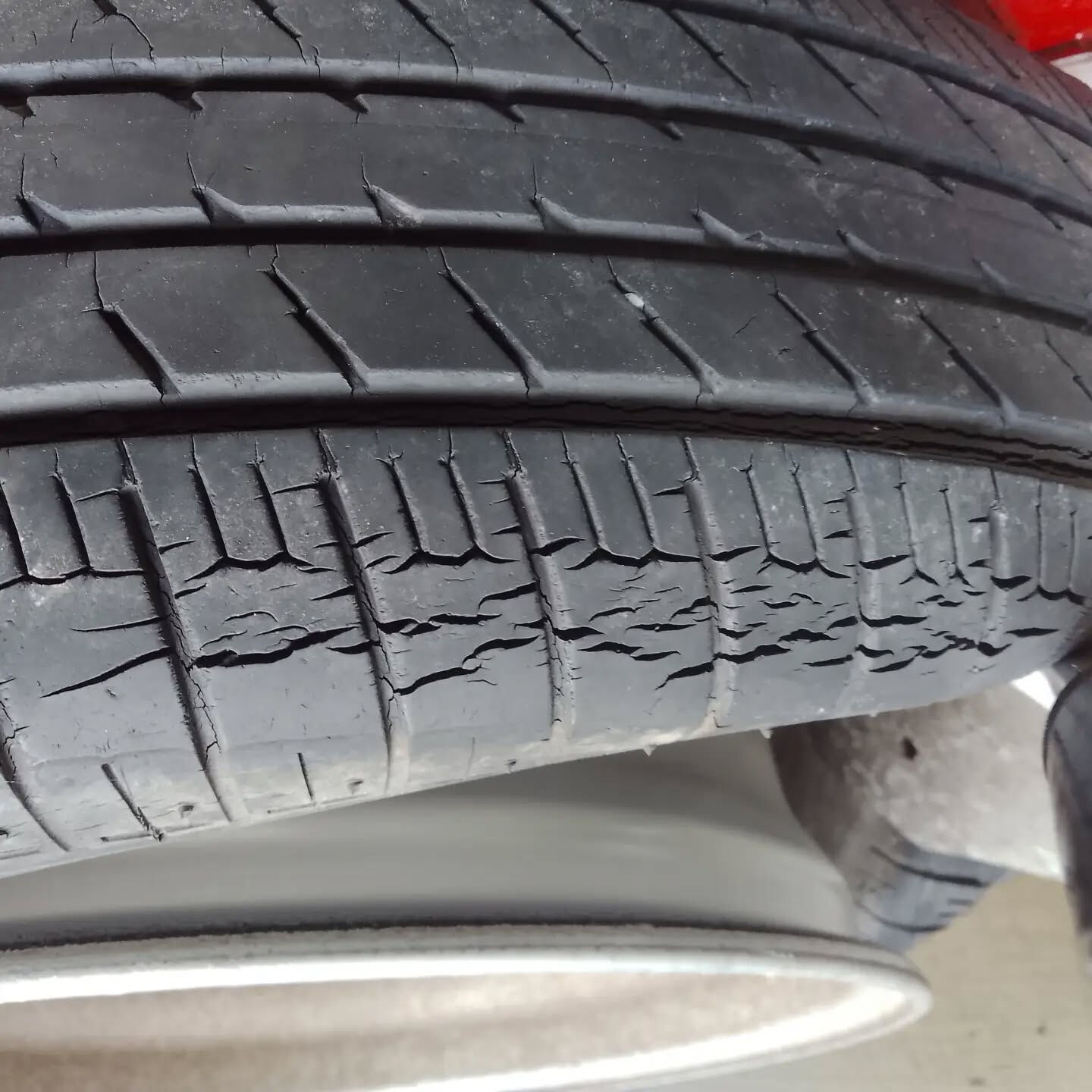 タイヤの健康チェックしていますか？🚗💨