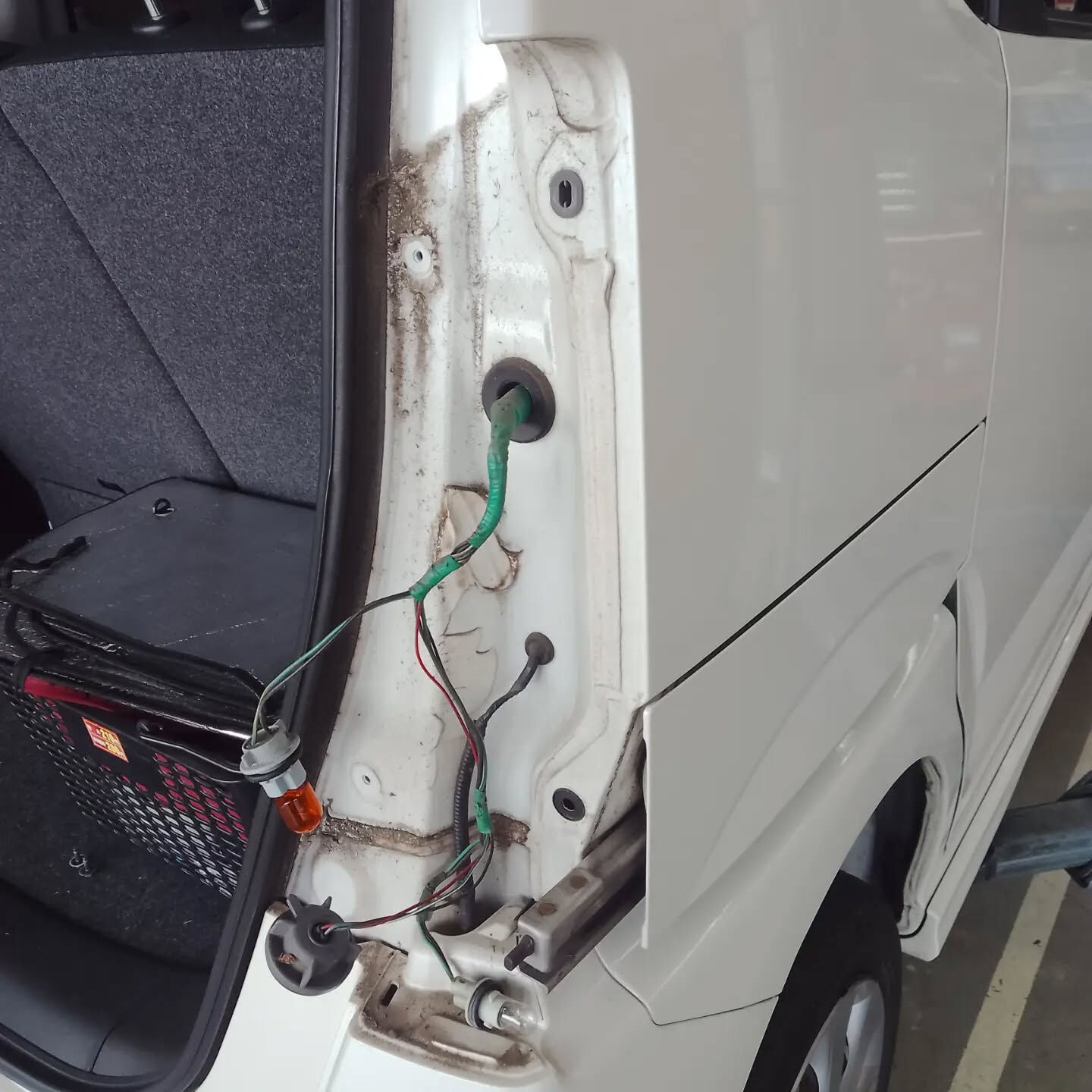 テールランプが壊れてしまったとき、どうしていますか？🚗💥